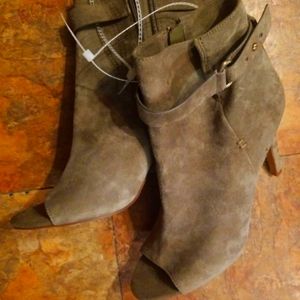 BCBG MAXMARIA BOOTIES 8.5